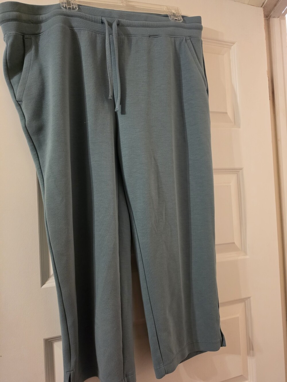 Women's XL Capri Pants, 32 Cool Brand
